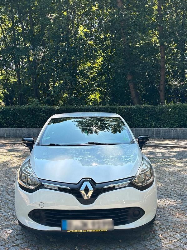 Weiß Gebraucht 2015 Renault Clio IV Kleinwagen | 6.300 € (Fairer Preis) - Bild 1/4