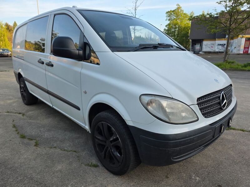 Weiß Gebraucht 2006 Mercedes Vito Van / Kleinbus | 1.980 € (Guter Preis) - Bild 1/4