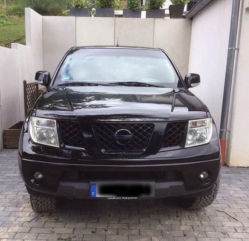 Schwarz Gebraucht 2008 Nissan Navara Abholung | 8.800 € (Teuer) - Bild 1/4