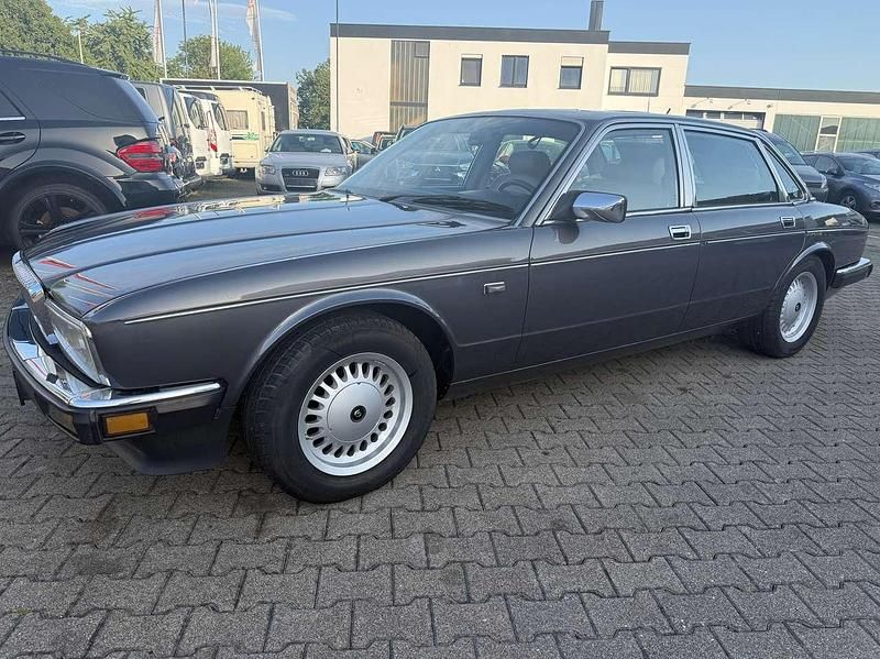Grau Gebraucht 1989 Jaguar XJ6 Limousine | 10.000 € - Bild 1/4