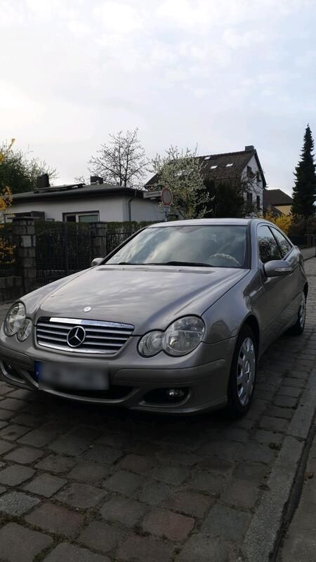 Gold Gebraucht 2006 Mercedes C200 Coupé | 4.000 € (Fairer Preis) - Bild 1/4