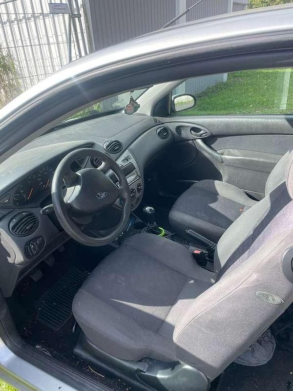 Gebraucht Ford Focus 101 PS (74 kW) 2002 Silber Limousine
