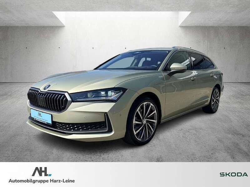 Gelb Gebraucht 2024 Skoda Superb LAURIN & KLEMENT Kombi | 44.770 € - Bild 1/4