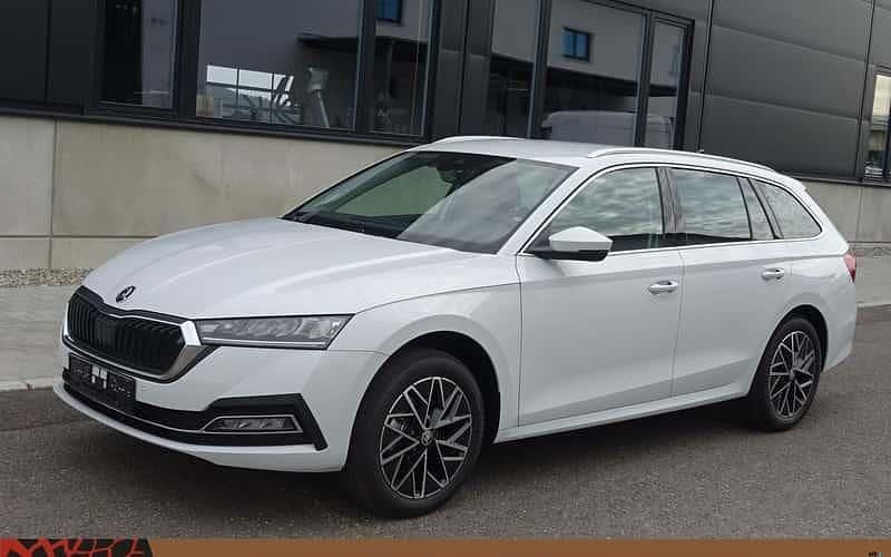 Wei? Gebraucht 2024 Skoda Octavia Selection Kombi | 28.990 € (Superpreis) - Bild 1/4