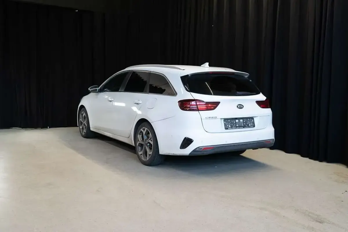 Gebraucht Kia Ceed Spirit 136 PS (100 kW) 2019 (wd) cararraweiss Kleinwagen