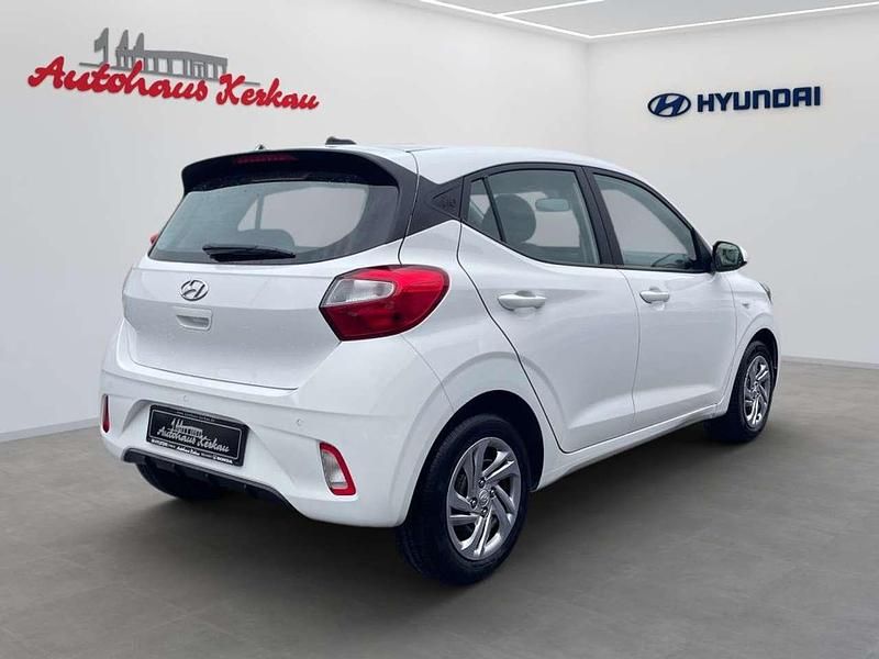 Gebraucht Hyundai i10 Select 67 PS (49 kW) 2022 Weiß Kleinwagen
