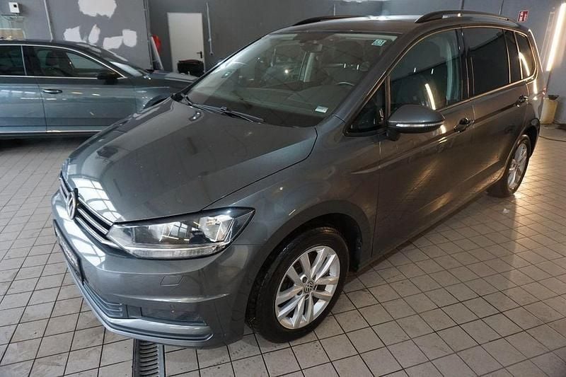 Grau Gebraucht 2018 VW Touran Comfortline Van / Kleinbus | 10.800 € (Superpreis) - Bild 1/4