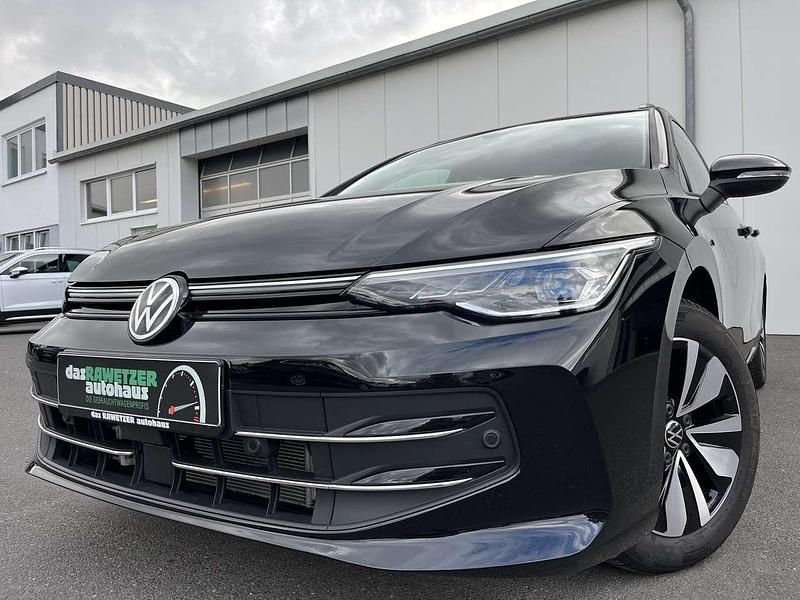Grenadillschwarz Gebraucht 2024 VW Golf VIII Goal Kombi | 25.860 € (Superpreis) - Bild 1/4