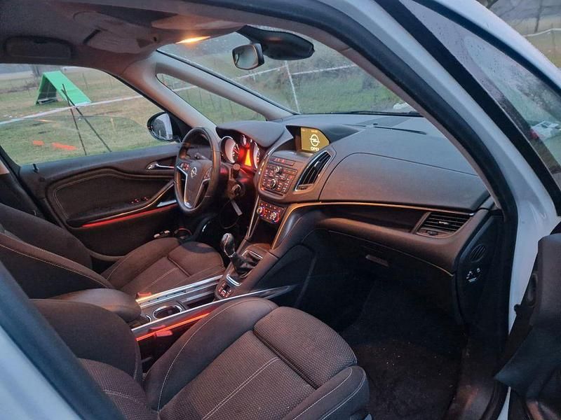 Gebraucht Opel Zafira Tourer Innovation 140 PS (102 kW) 2012 Weiß Van / Kleinbus