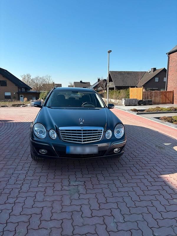 Gebraucht Mercedes E220 Elegance 170 PS (125 kW) 2008 Grau Kombi