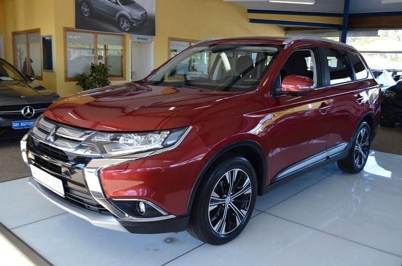 Rot Gebraucht 2017 Mitsubishi Outlander Edition SUV | 17.880 € (Etwas zu teuer) - Bild 1/4