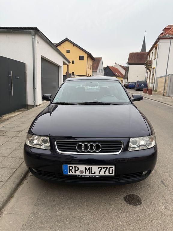Usata Audi A3 102 CV (75 kW) 2001 Blu Utilitaria