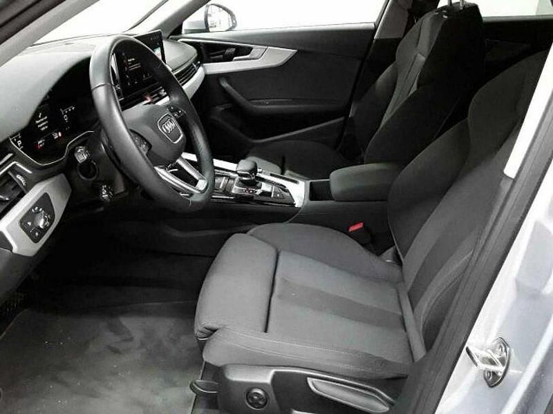 Second-hand Audi A4 Advanced 204 CP (150 kW) 2024 Argintiu Break