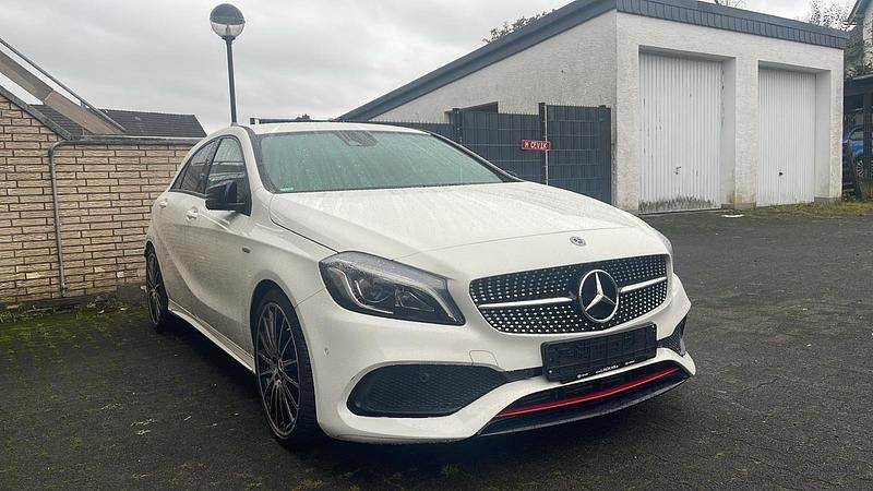 Weiß Gebraucht 2017 Mercedes A250 AMG Limousine | 14.950 € (Guter Preis) - Bild 1/4