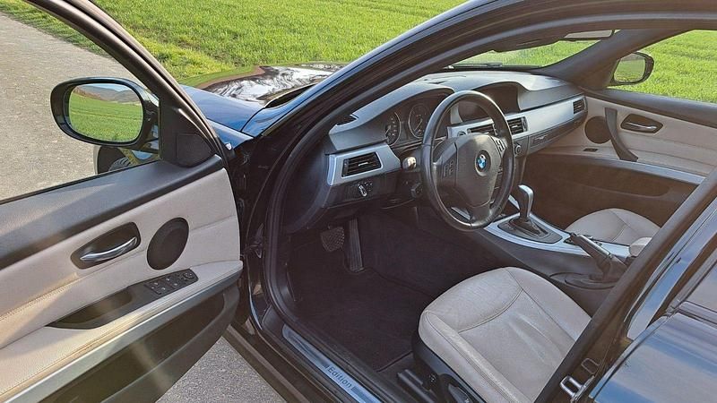 Gebraucht BMW 325 204 PS (150 kW) 2011 Schwarz Kombi