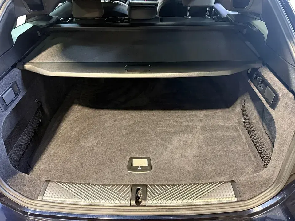 Gebraucht BMW 540 M Sport 303 PS (222 kW) 2025 Carbon schwarz Kombi