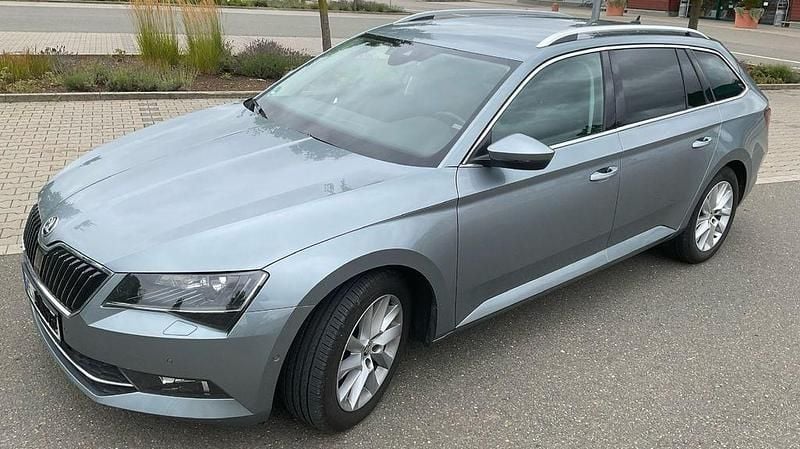 Grau Gebraucht 2016 Skoda Superb Style Kombi | 16.600 € (Guter Preis) - Bild 1/4