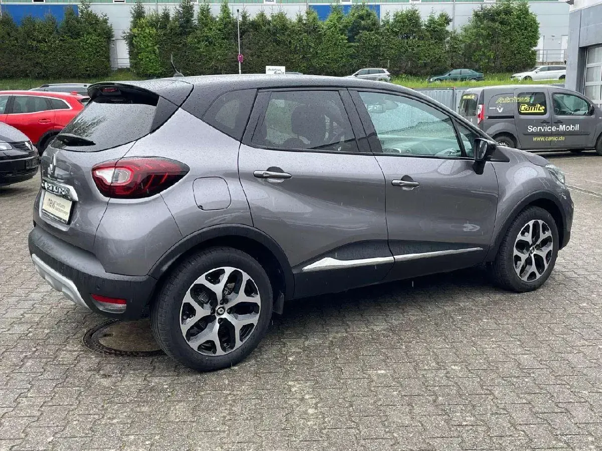 Używany Renault Captur Collection 131 KM (96 kW) 2020 Szary SUV