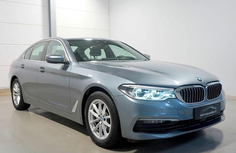 Blau Gebraucht 2020 BMW 520 Sport Line Limousine | 30.980 € (Fairer Preis) - Bild 1/4