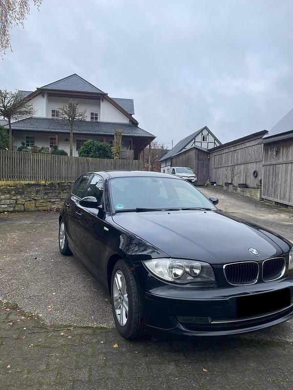 Schwarz Gebraucht 2009 BMW 116 Kleinwagen | 1.390 € (Superpreis) - Bild 1/4