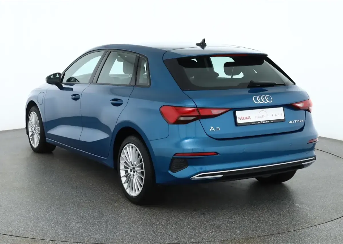 Używany Audi A3 Sportback e-tron Advanced 204 KM (150 kW) 2022 Niebieski Hatchback