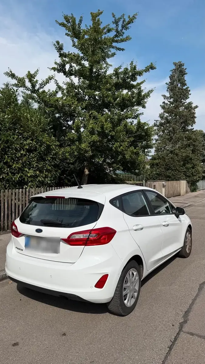 Gebraucht Ford Fiesta 100 PS (73 kW) 2018 Weiß Kleinwagen