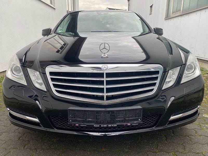Second-hand Mercedes E200 Elegance 136 CP (100 kW) 2012 Negru Berlinǎ