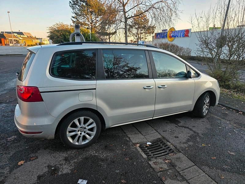 Grau Gebraucht 2013 Seat Alhambra Van / Kleinbus | 9.300 € (Fairer Preis) - Bild 1/4