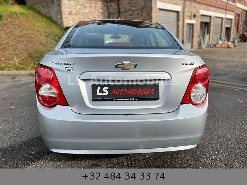Gebraucht Chevrolet Aveo 95 PS (69 kW) 2012 Silber Limousine