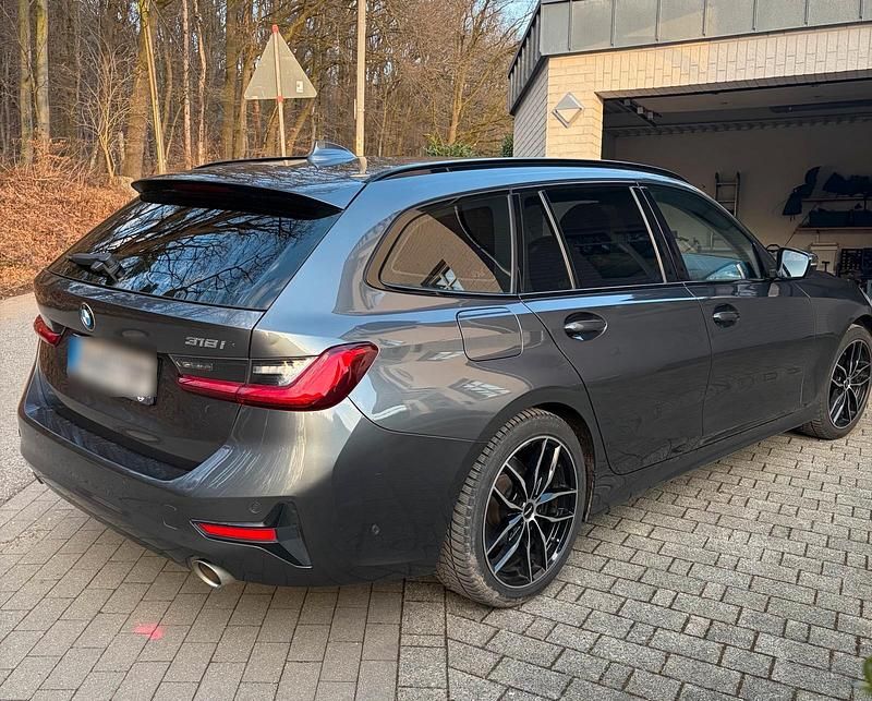 Gebraucht BMW 318 Sport Line 156 PS (114 kW) 2020 Grau Kombi
