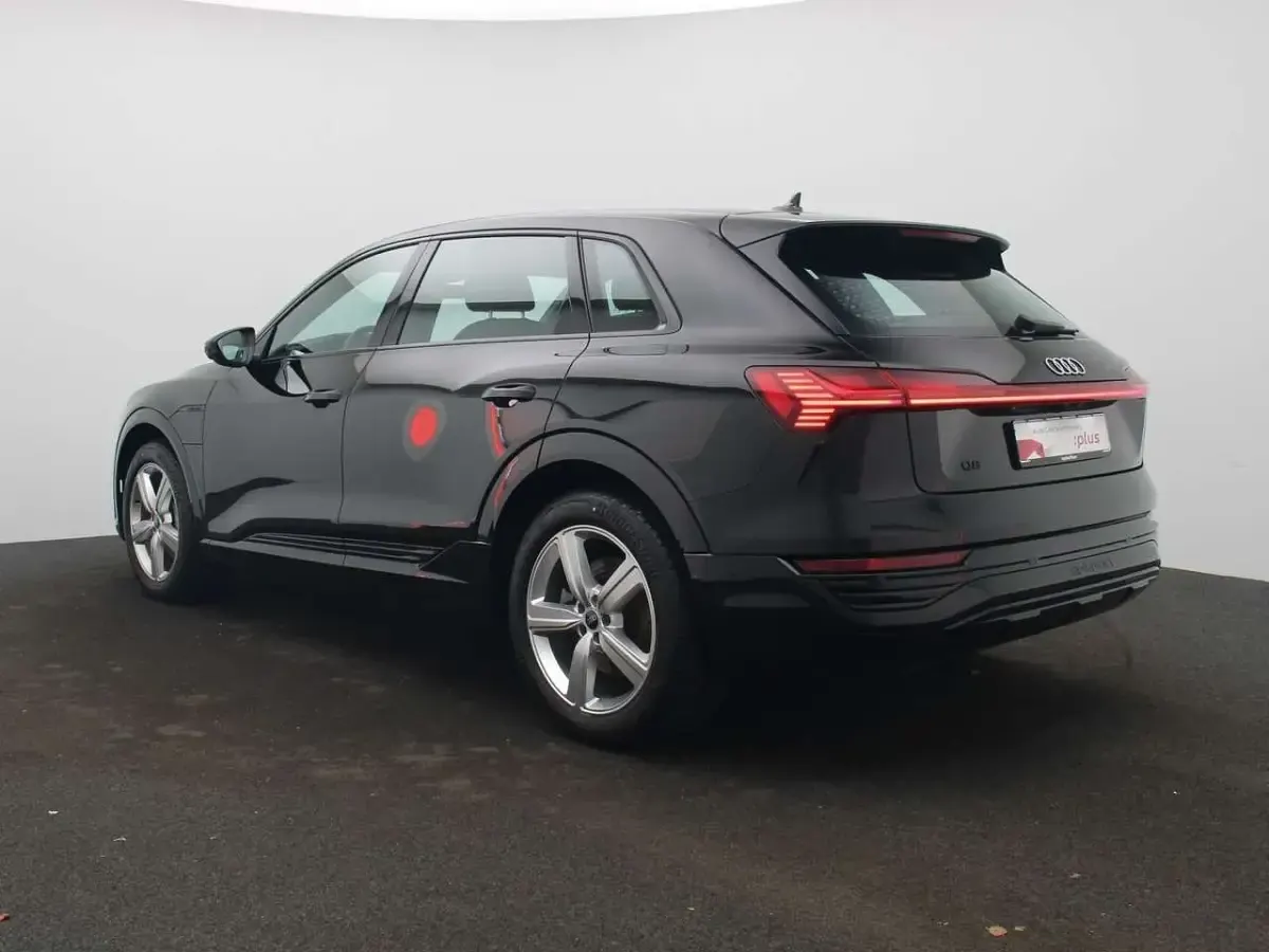 Gebraucht Audi Q8 e-tron Advanced Plus 250 kW (340 PS) 2023 Mythosschwarz metallic SUV