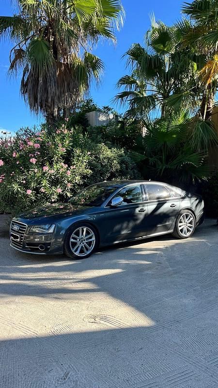 Grau Gebraucht 2014 Audi S8 Limousine | 29.999 € - Bild 1/4