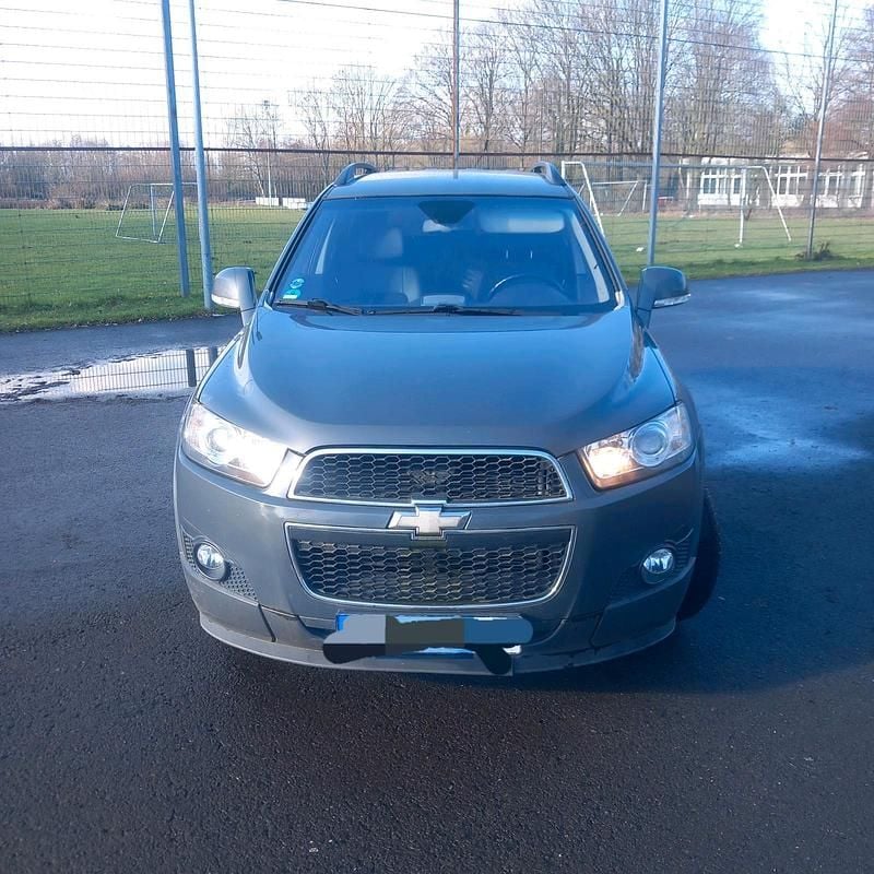 Grau Gebraucht 2012 Chevrolet Captiva SUV | 3.600 € (Superpreis) - Bild 1/4