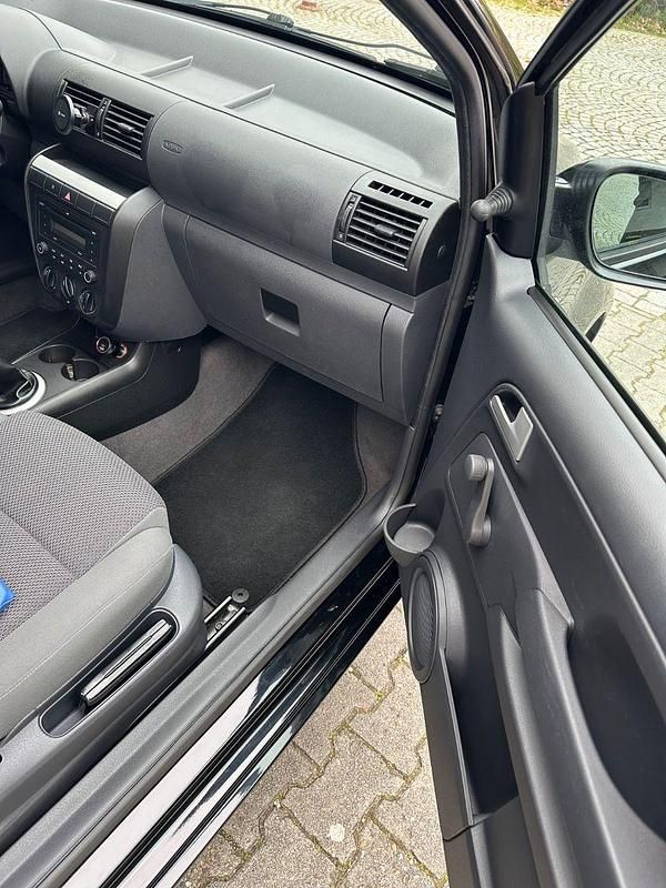 Gebraucht VW Fox 54 PS (39 kW) 2009 Schwarz Kleinwagen