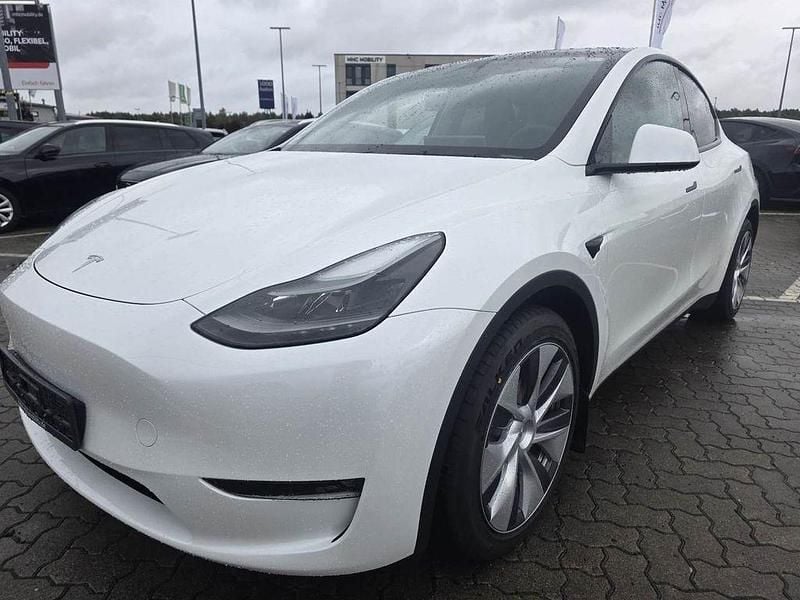 Pearl white multicoat Gebraucht 2023 Tesla Model Y SUV | 37.900 € (Fairer Preis) - Bild 1/4