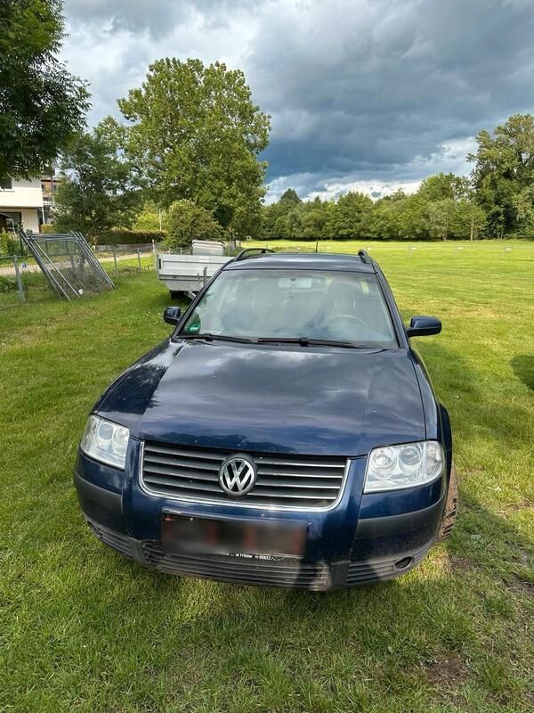 Blau Gebraucht 2002 VW Passat Kombi | 700 € (Fairer Preis) - Bild 1/4