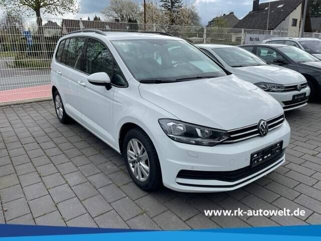Weiss Gebraucht 2022 VW Touran Comfortline Van / Kleinbus | 30.998 € (Fairer Preis) - Bild 1/4
