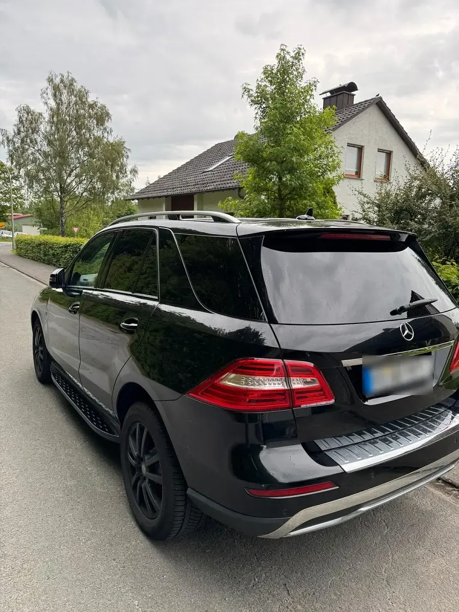 Gebraucht Mercedes ML250 204 PS (150 kW) 2012 Schwarz SUV