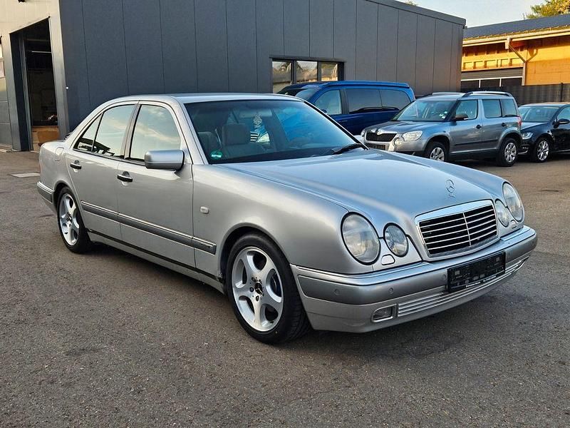 Silber Gebraucht 1997 Mercedes E280 Avantgarde Limousine | 4.950 € (Guter Preis) - Bild 1/4