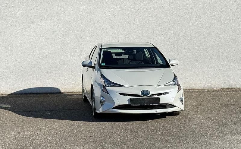 Gebraucht Toyota Prius Executive 98 PS (72 kW) 2016 Weiß Limousine