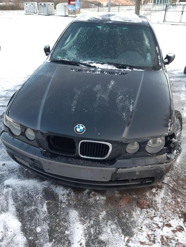 Schwarz Gebraucht 2002 BMW 316 | 950 € - Bild 1/4
