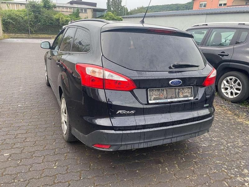Gebraucht Ford Focus Trend 125 PS (91 kW) 2014 Schwarz Kombi