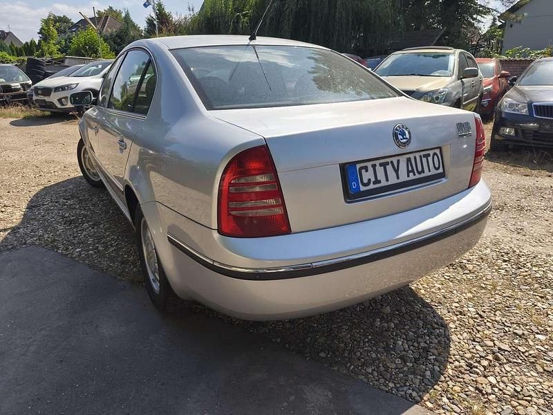 Gebraucht Skoda Superb Elegance 131 PS (96 kW) 2002 Silber Limousine