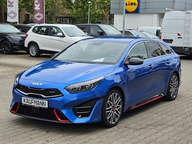 B3l) blue flame met. (blau Gebraucht 2022 Kia ProCeed GT Kleinwagen | 25.990 € (Fairer Preis) - Bild 1/4