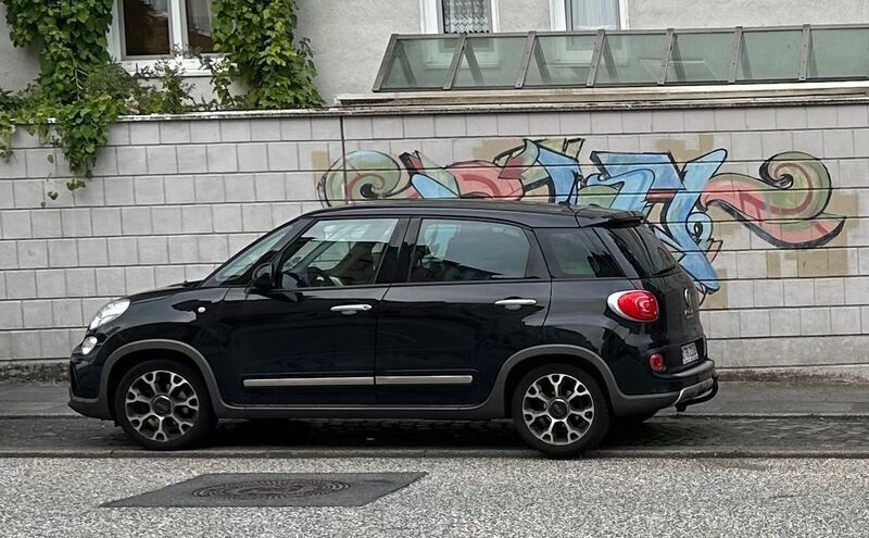 Schwarz Gebraucht 2017 Fiat 500L Trekking Van / Kleinbus | 10.000 € - Bild 1/4