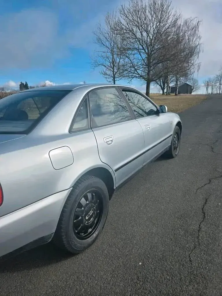 Second-hand Audi A4 125 CP (91 kW) 1998 Argintiu Berlinǎ