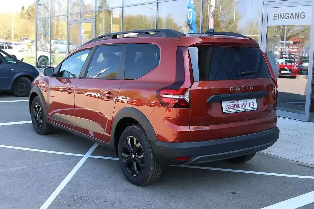Usata Dacia Jogger Extreme 110 CV (80 kW) 2022 Marrone Monovolume
