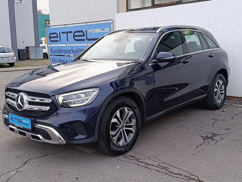 Blau Gebraucht 2021 Mercedes GLC200 SUV | 33.790 € (Guter Preis) - Bild 1/4