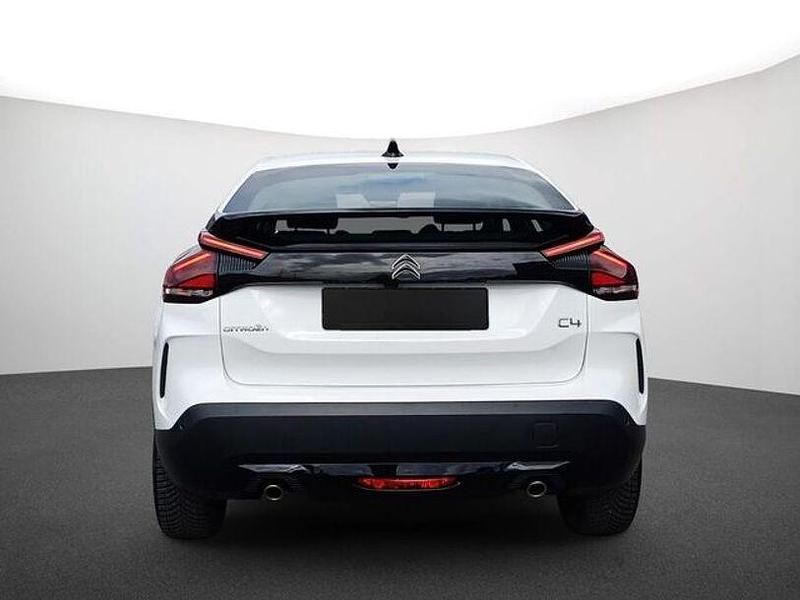 Second-hand Citroën C4 Feel 131 CP (96 kW) 2023 Alb SUV