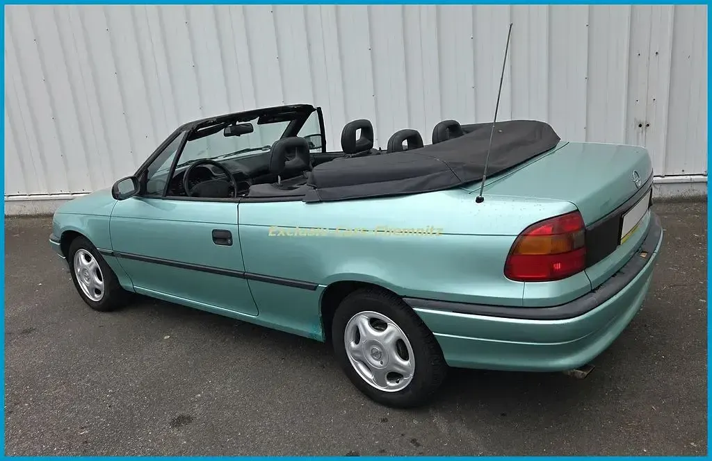 Gebraucht Opel Astra Cabriolet Edition 71 PS (52 kW) 1996 Mintmetallic Cabrio